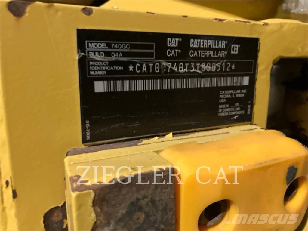 CAT 740GC Шарнирно-сочленённые самосвалы