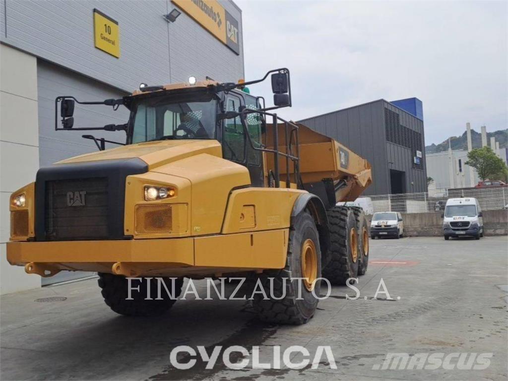 CAT 740GC Шарнирно-сочленённые самосвалы