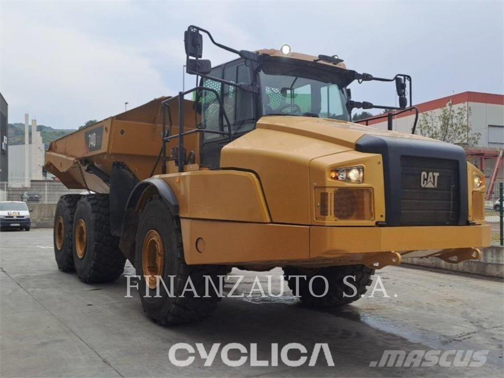 CAT 740GC Шарнирно-сочленённые самосвалы