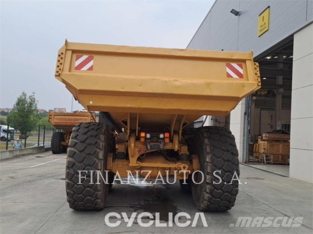 CAT 740GC Шарнирно-сочленённые самосвалы