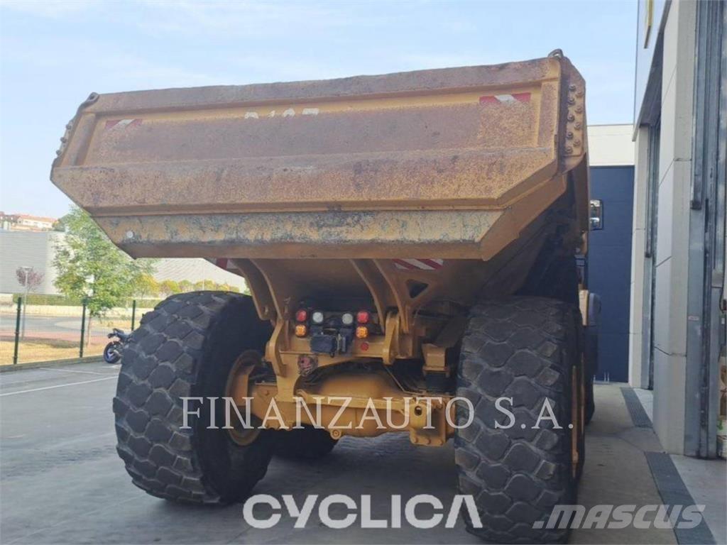 CAT 740GC Шарнирно-сочленённые самосвалы