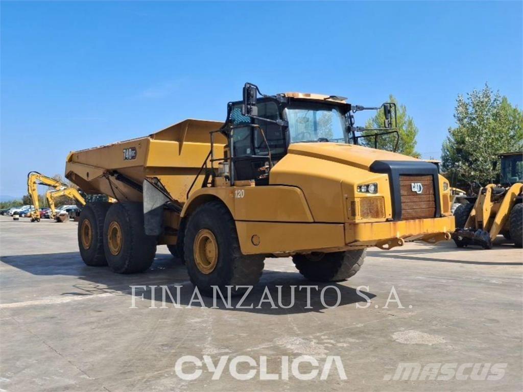 CAT 740GC Шарнирно-сочленённые самосвалы