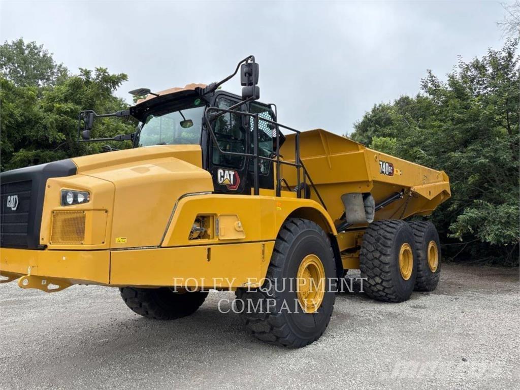 CAT 740GC-04 Шарнирно-сочленённые самосвалы