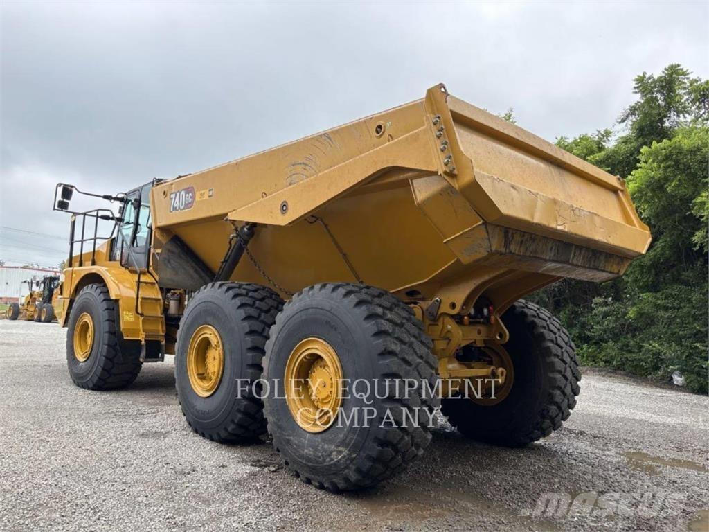 CAT 740GC-04 Шарнирно-сочленённые самосвалы