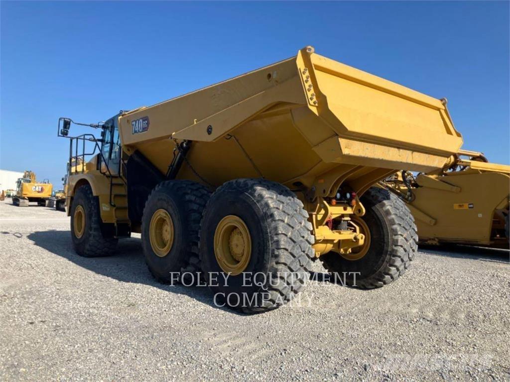 CAT 740GC-04 Шарнирно-сочленённые самосвалы