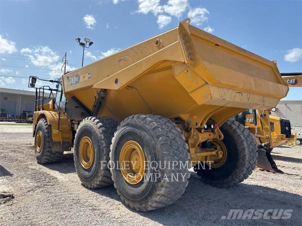 CAT 740GC-04 Шарнирно-сочленённые самосвалы