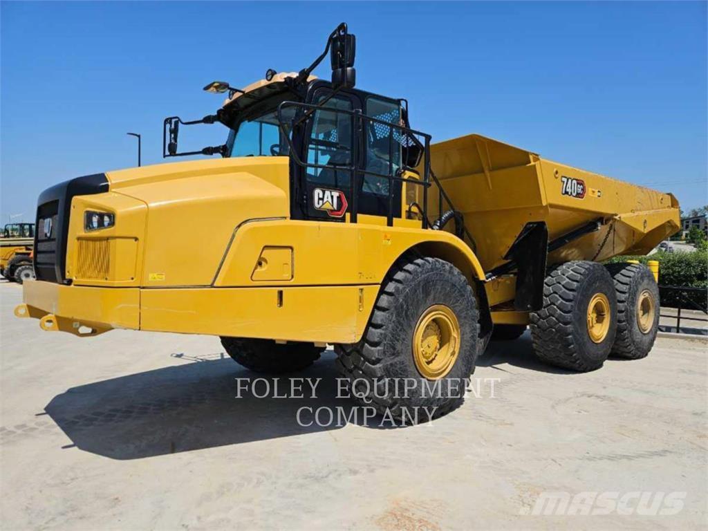 CAT 740GC-04 Шарнирно-сочленённые самосвалы