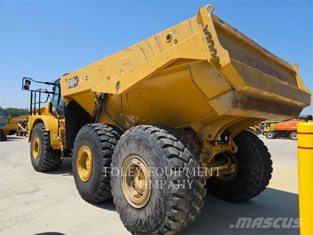 CAT 740GC-04 Шарнирно-сочленённые самосвалы