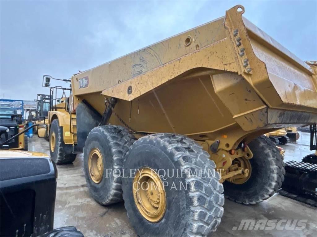 CAT 740GC-04 Шарнирно-сочленённые самосвалы