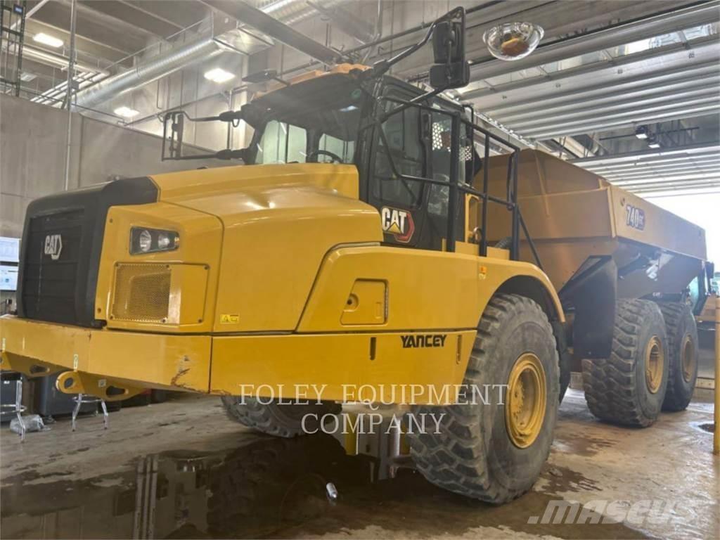 CAT 740GC-04 Шарнирно-сочленённые самосвалы