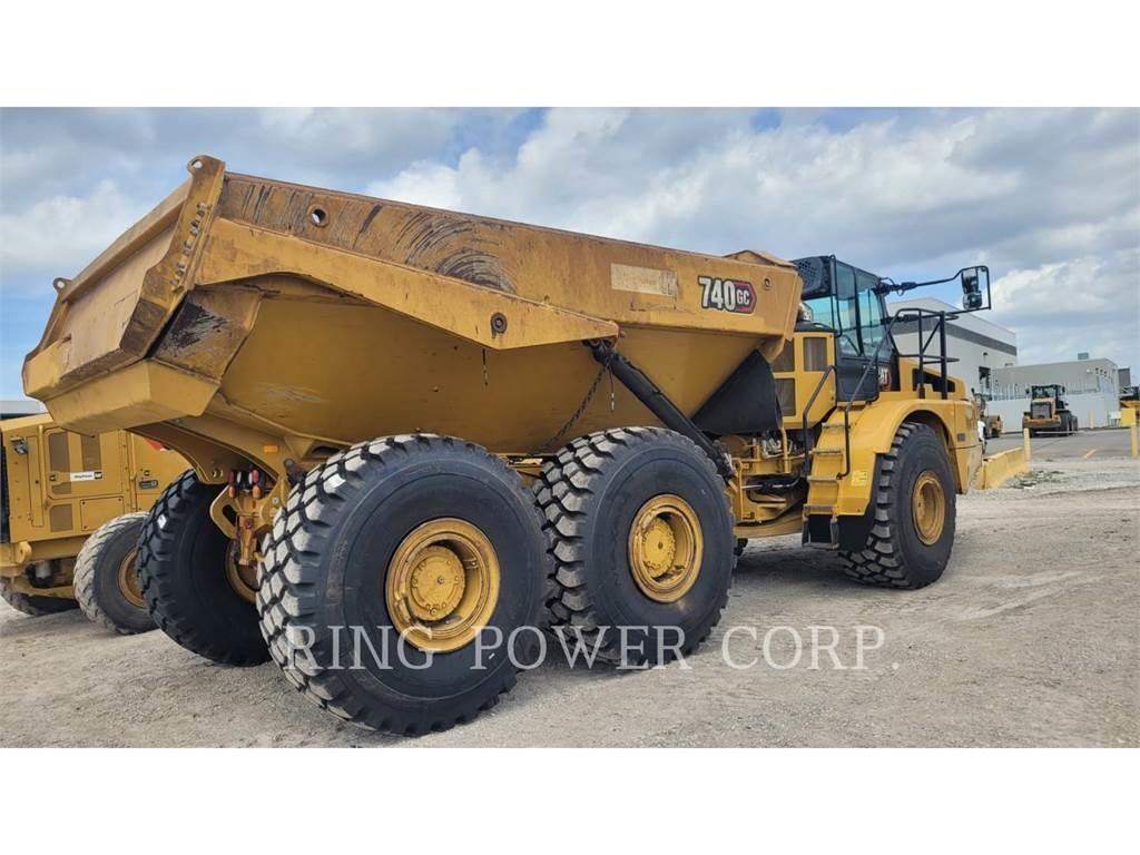 CAT 740GCTG Шарнирно-сочленённые самосвалы