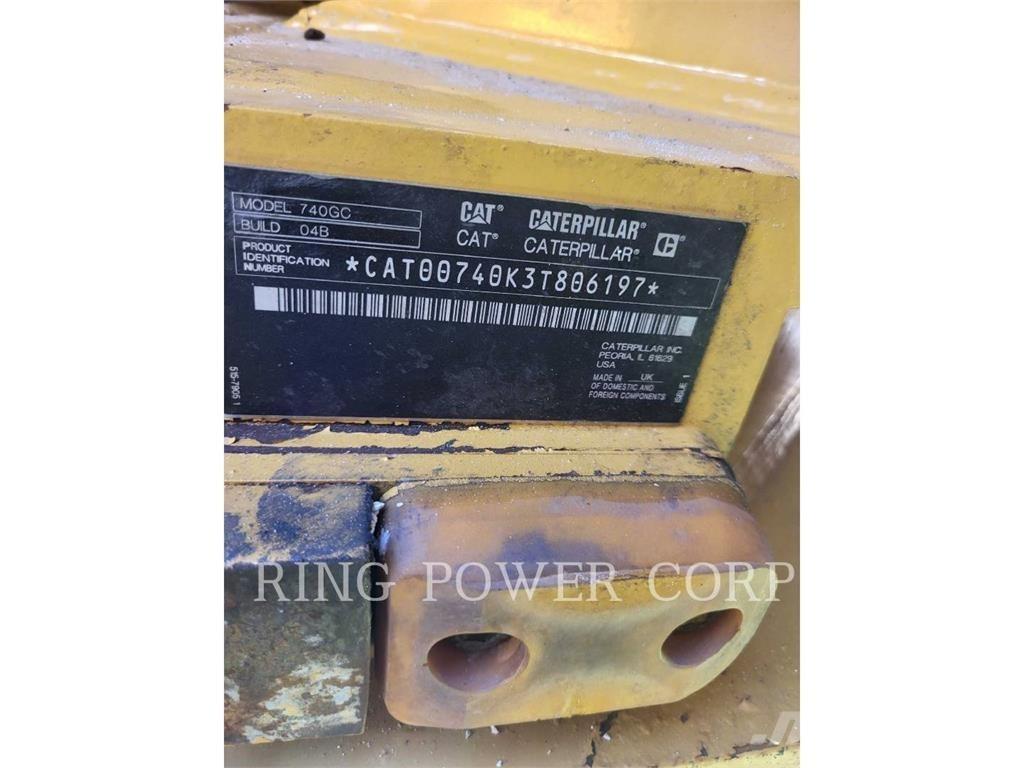 CAT 740GCTG Шарнирно-сочленённые самосвалы