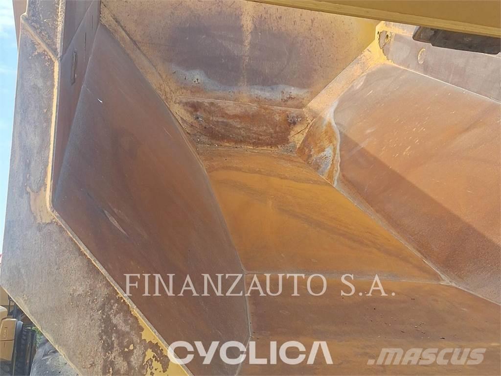 CAT 745 Шарнирно-сочленённые самосвалы