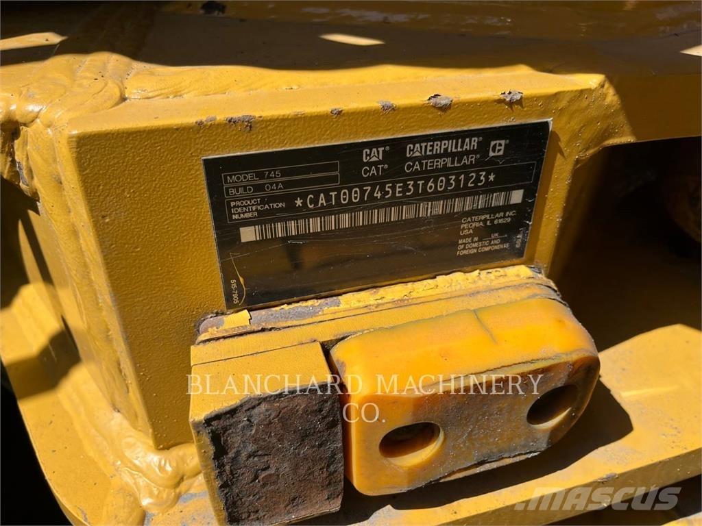 CAT 745 Шарнирно-сочленённые самосвалы