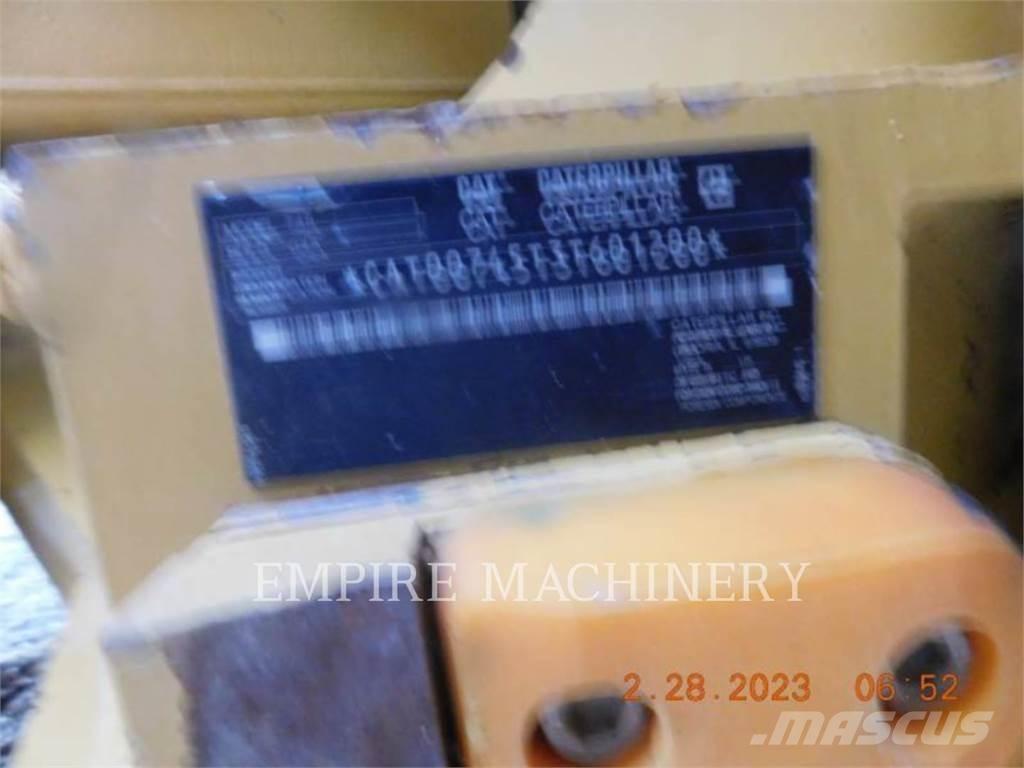 CAT 745-04 Шарнирно-сочленённые самосвалы