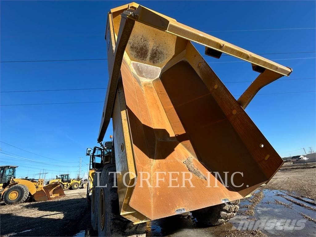 CAT 745-04 Шарнирно-сочленённые самосвалы