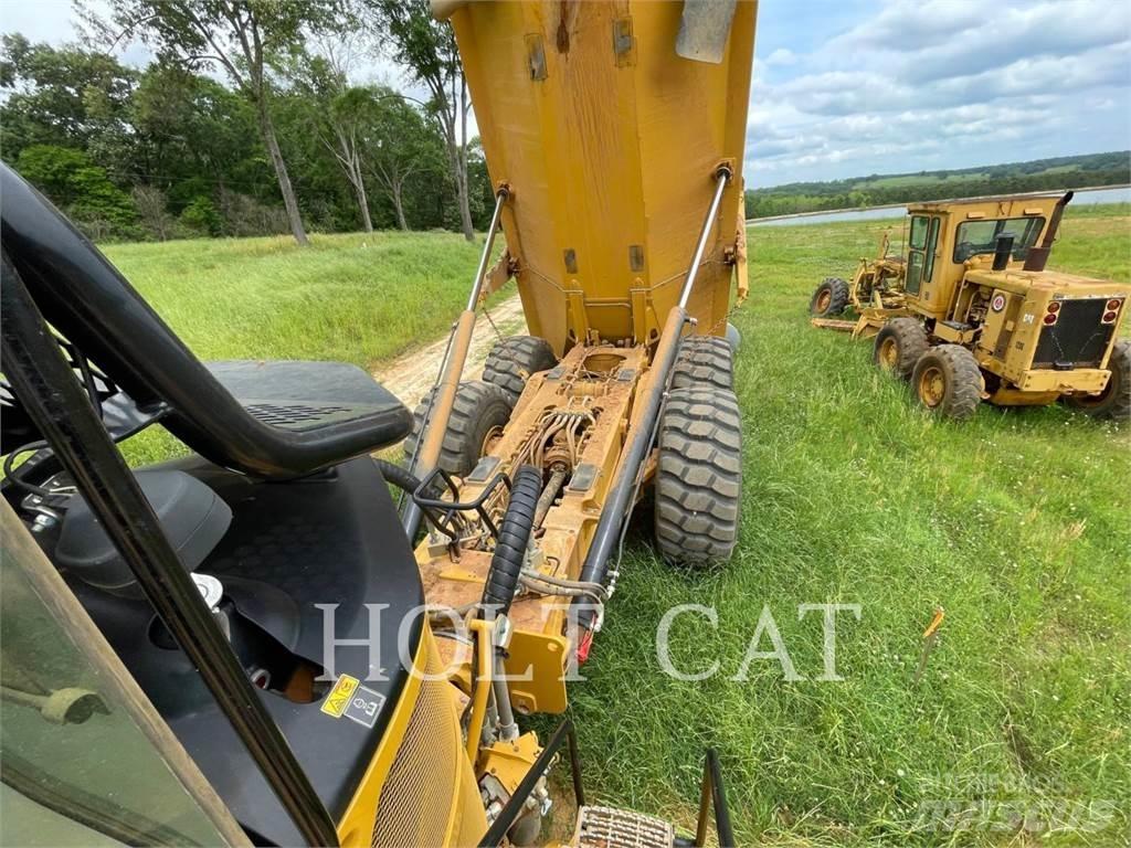 CAT 745-04 Шарнирно-сочленённые самосвалы