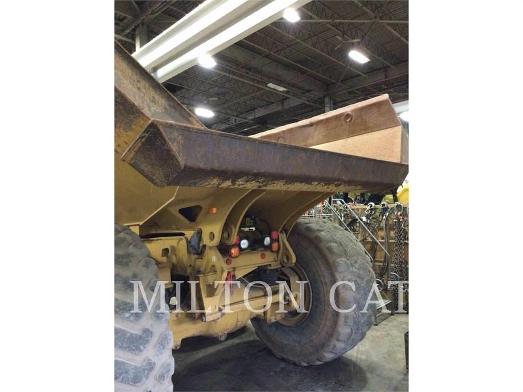 CAT 74504 Шарнирно-сочленённые самосвалы