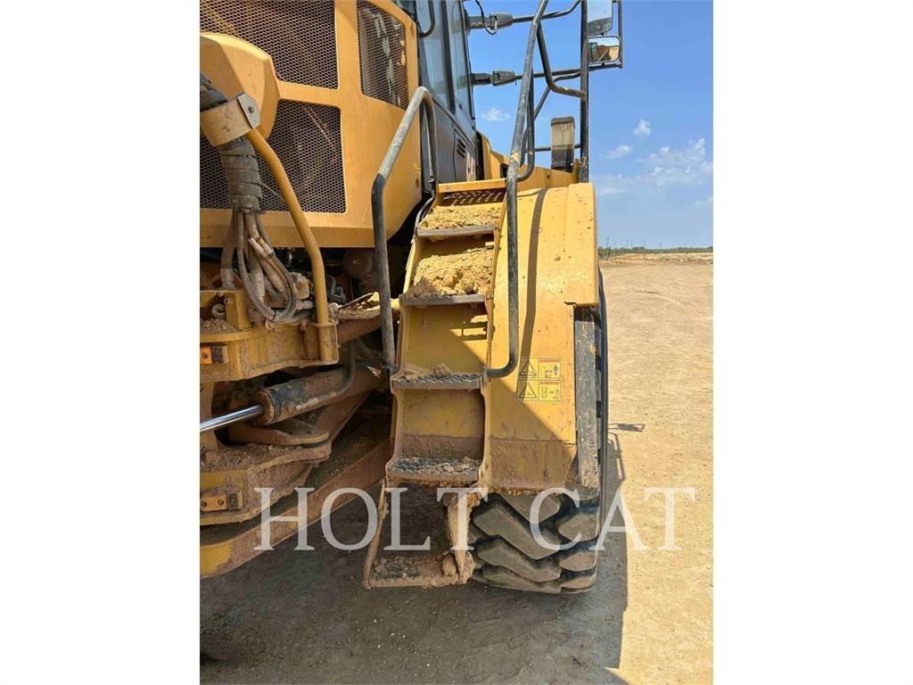 CAT 74504 Шарнирно-сочленённые самосвалы