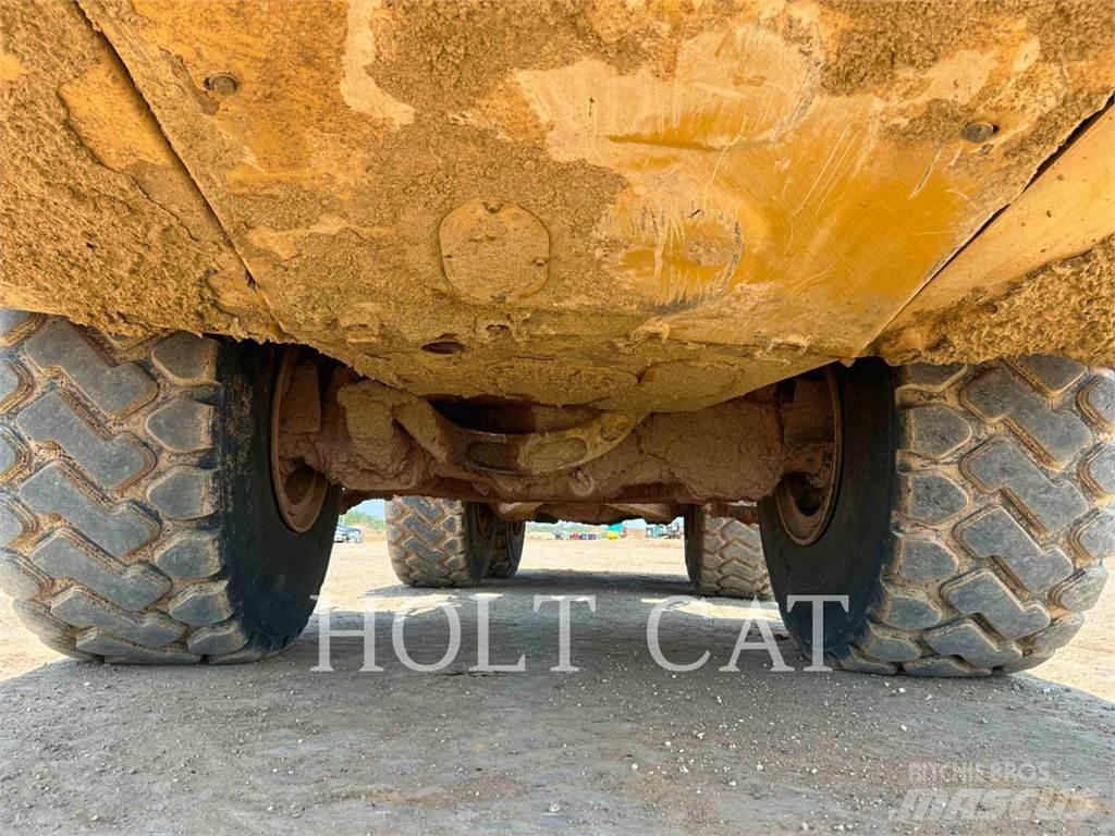 CAT 74504 Шарнирно-сочленённые самосвалы