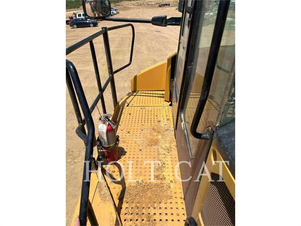 CAT 74504 Шарнирно-сочленённые самосвалы