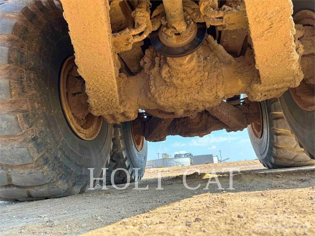 CAT 74504 Шарнирно-сочленённые самосвалы