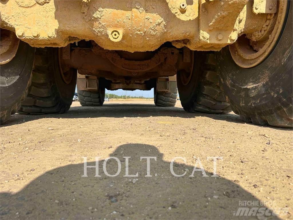 CAT 74504 Шарнирно-сочленённые самосвалы