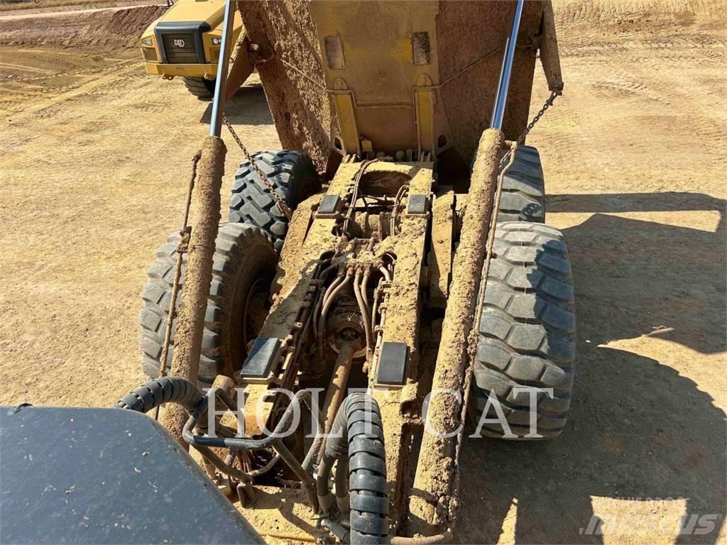 CAT 74504 Шарнирно-сочленённые самосвалы