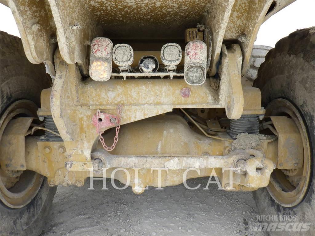 CAT 74504 Шарнирно-сочленённые самосвалы