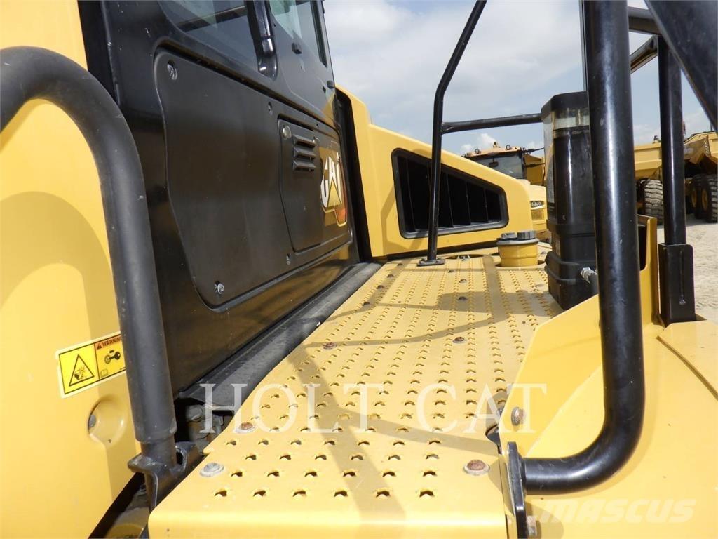 CAT 74504 Шарнирно-сочленённые самосвалы