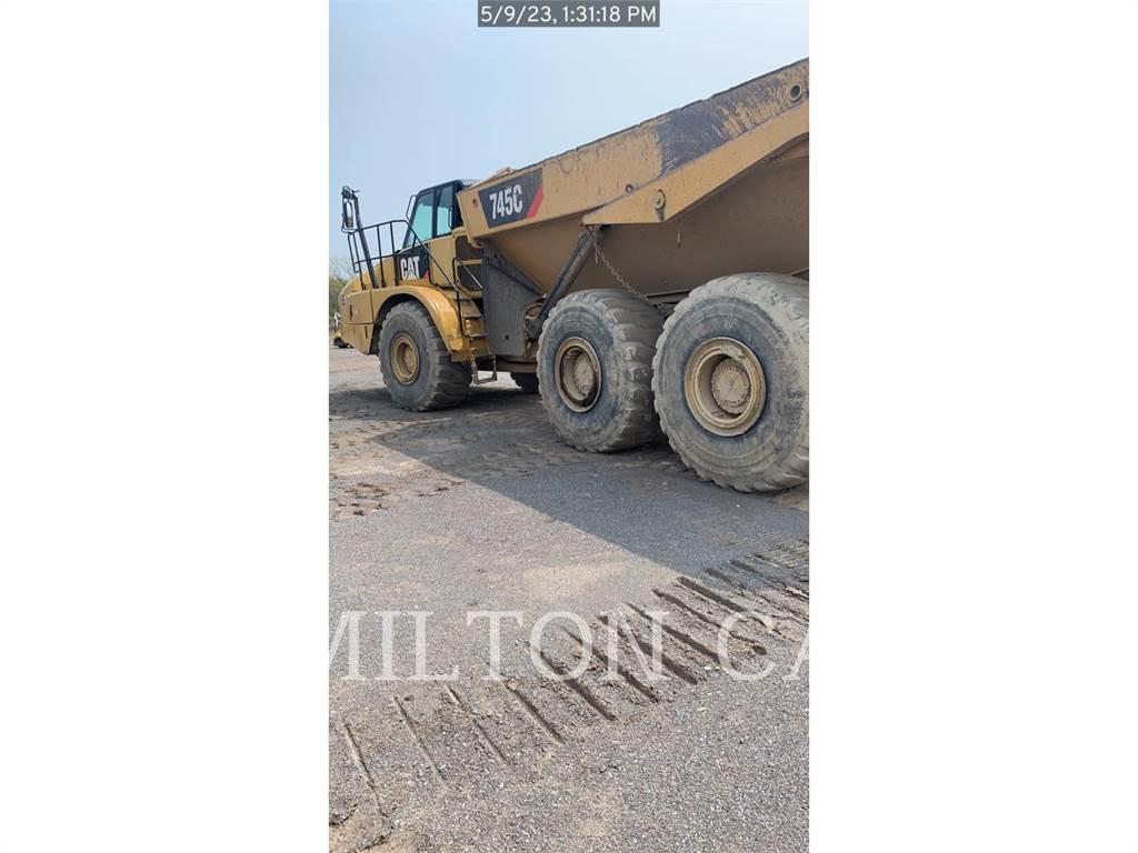CAT 745C Шарнирно-сочленённые самосвалы