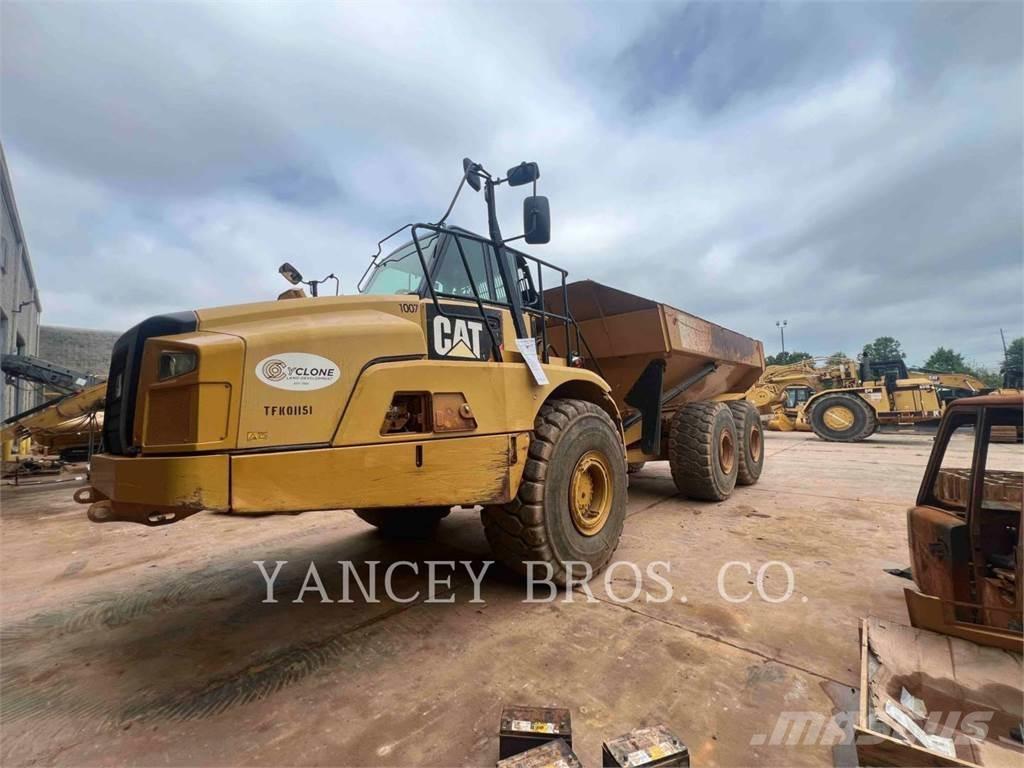 CAT 745C Шарнирно-сочленённые самосвалы