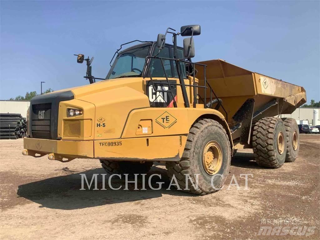 CAT 745C Шарнирно-сочленённые самосвалы