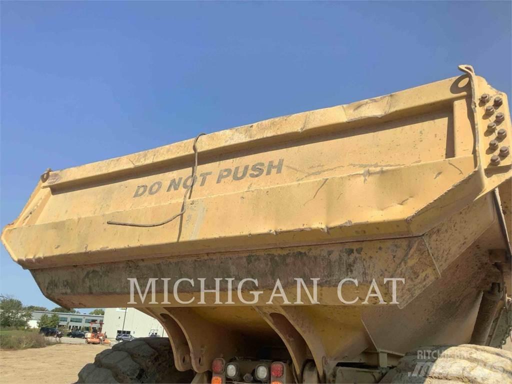 CAT 745C Шарнирно-сочленённые самосвалы
