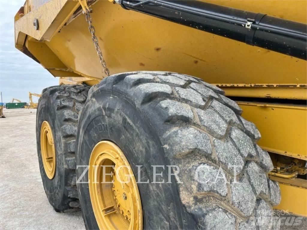 CAT 745C Шарнирно-сочленённые самосвалы