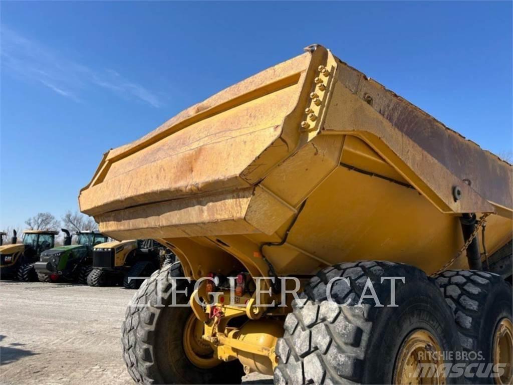 CAT 745C Шарнирно-сочленённые самосвалы