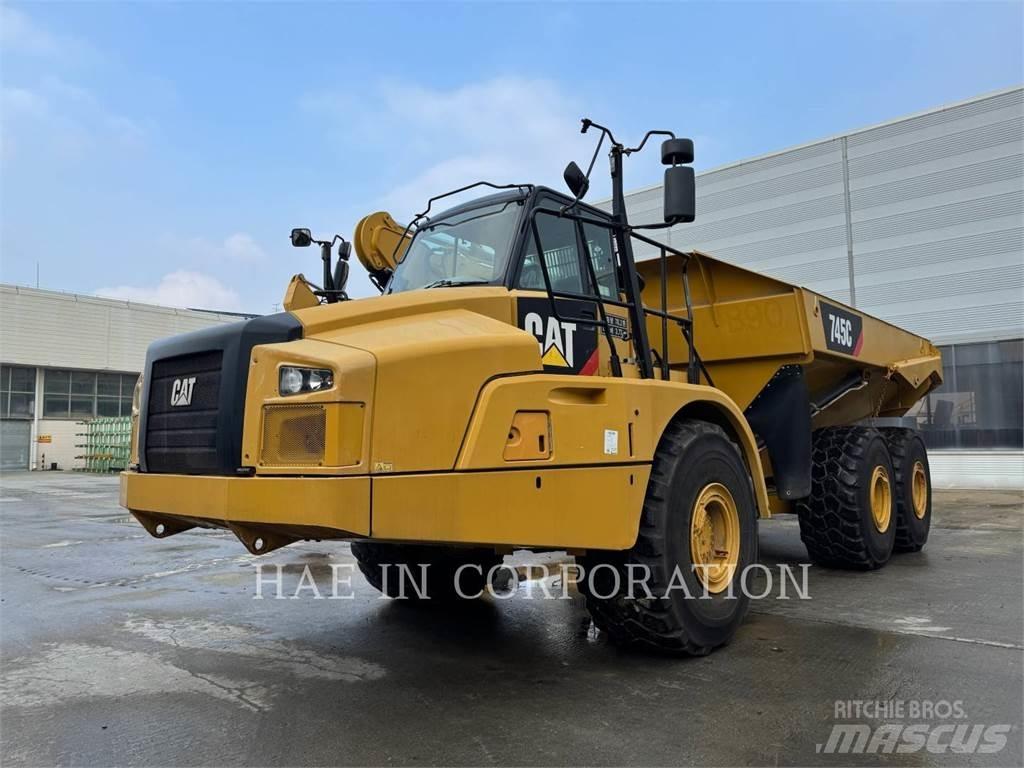 CAT 745C Шарнирно-сочленённые самосвалы