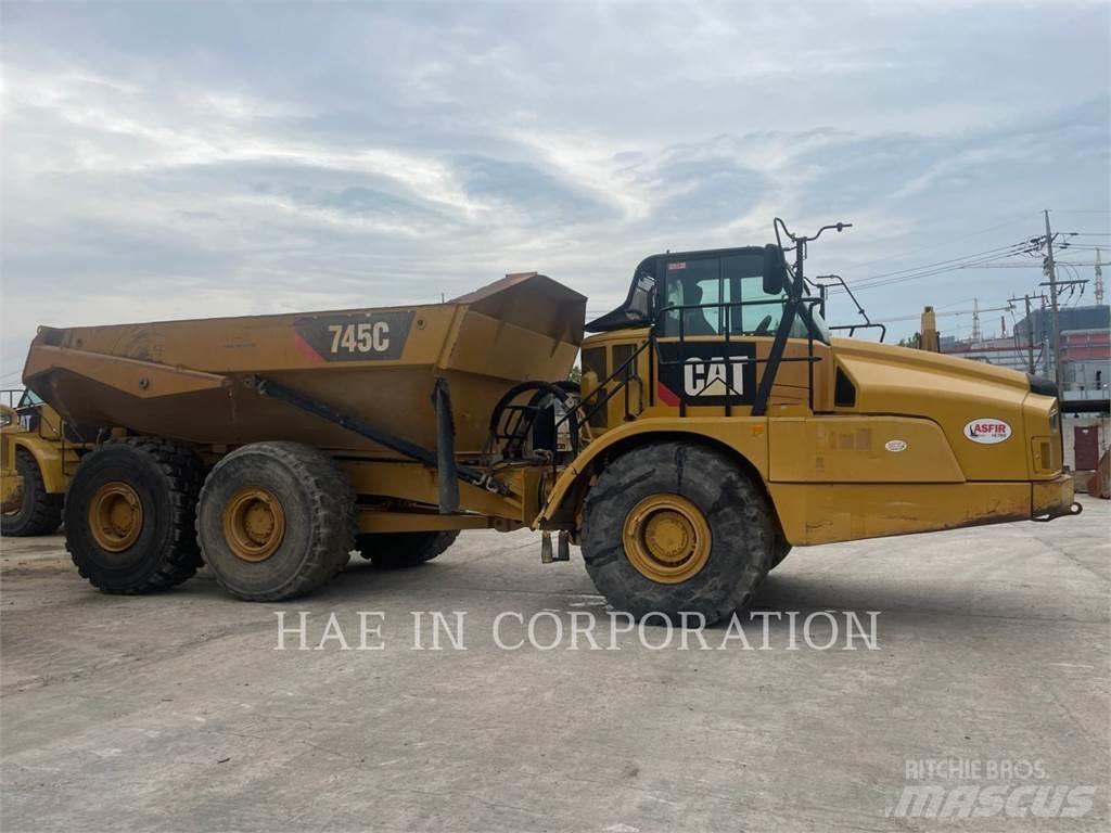 CAT 745C Шарнирно-сочленённые самосвалы