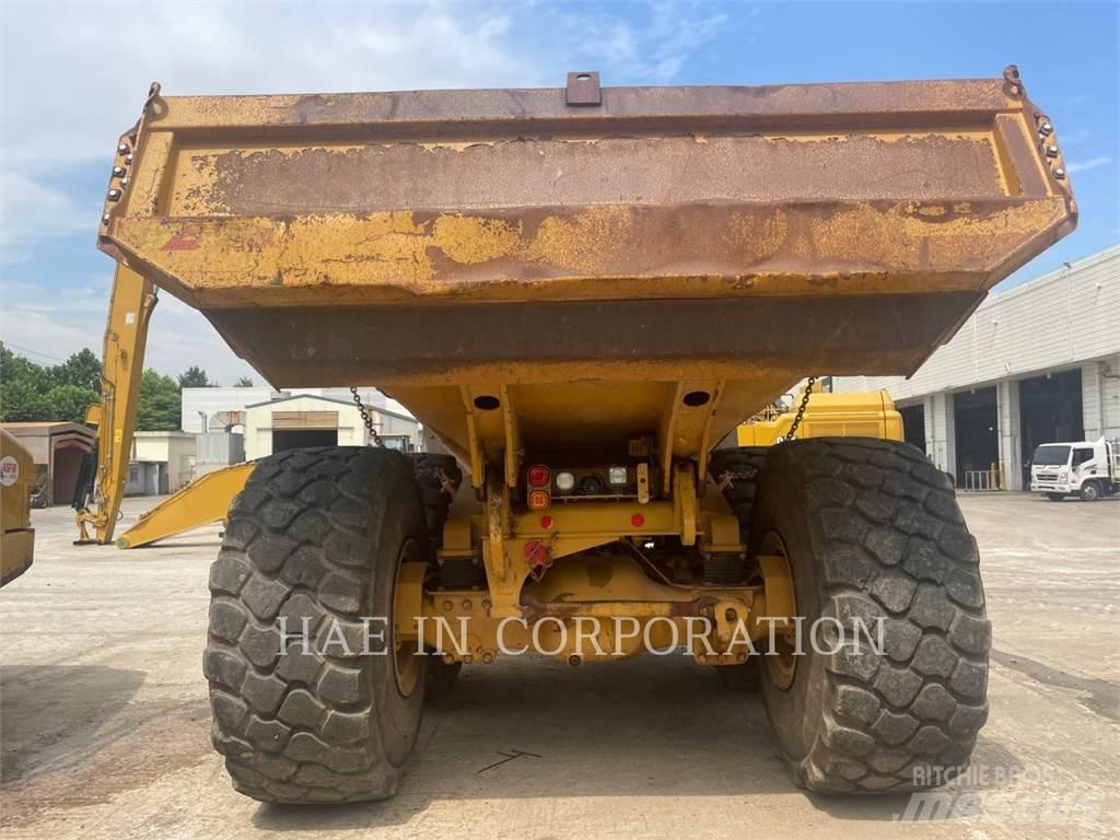 CAT 745C Шарнирно-сочленённые самосвалы