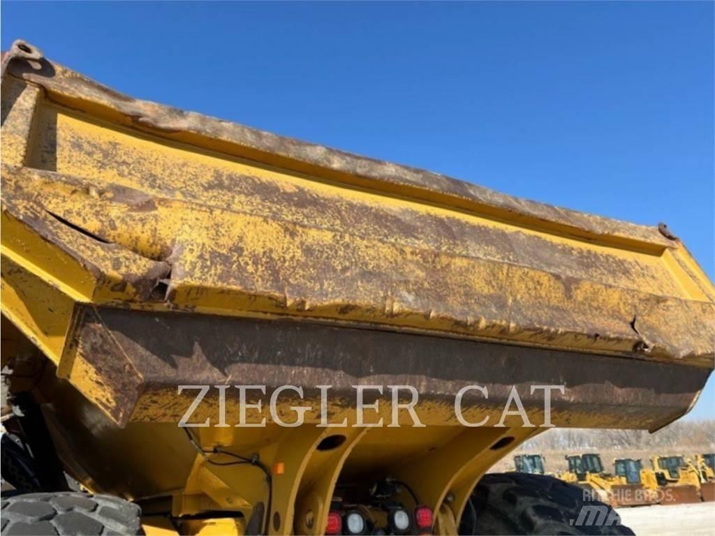 CAT 745C Шарнирно-сочленённые самосвалы