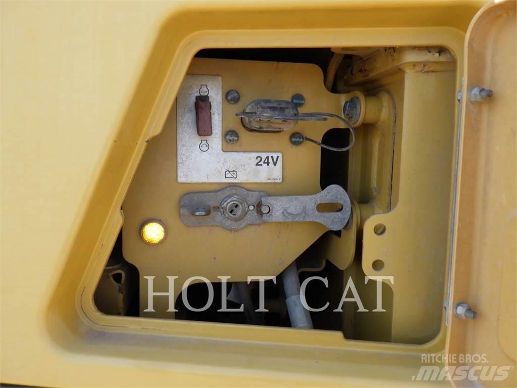 CAT 745C Шарнирно-сочленённые самосвалы