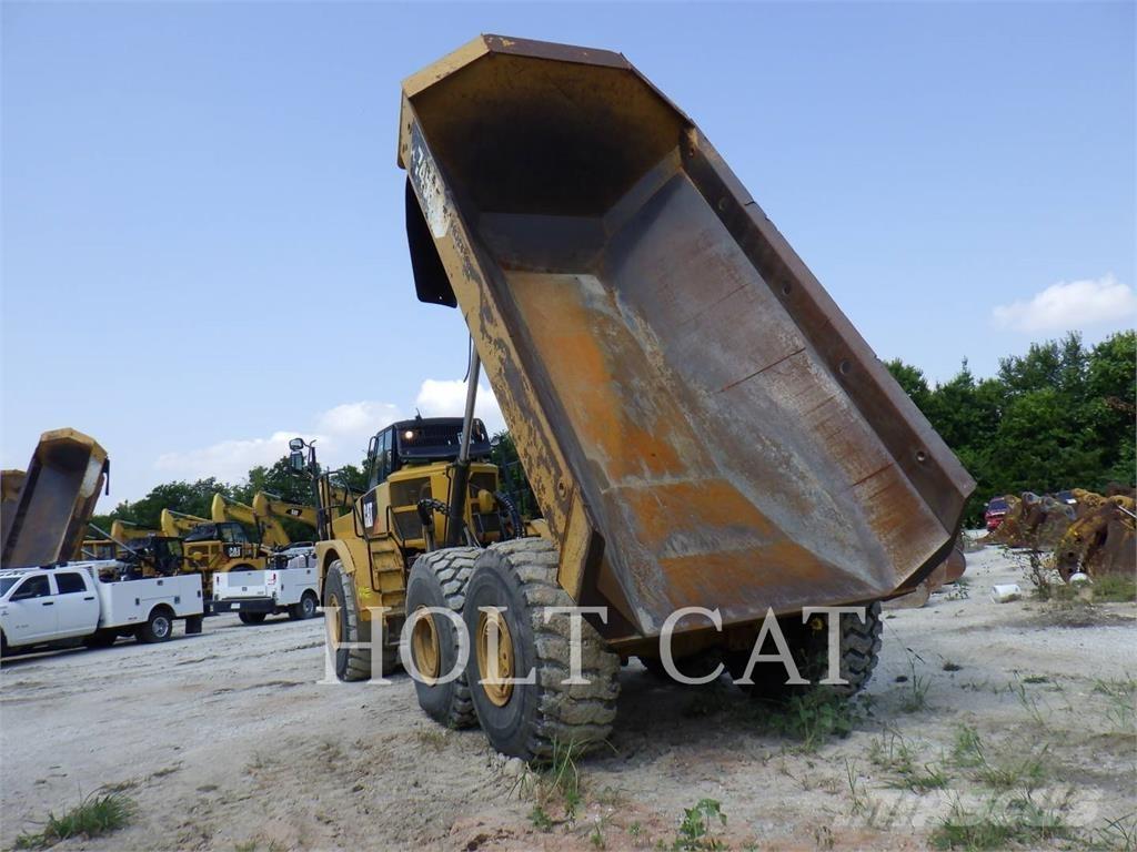 CAT 745C Шарнирно-сочленённые самосвалы