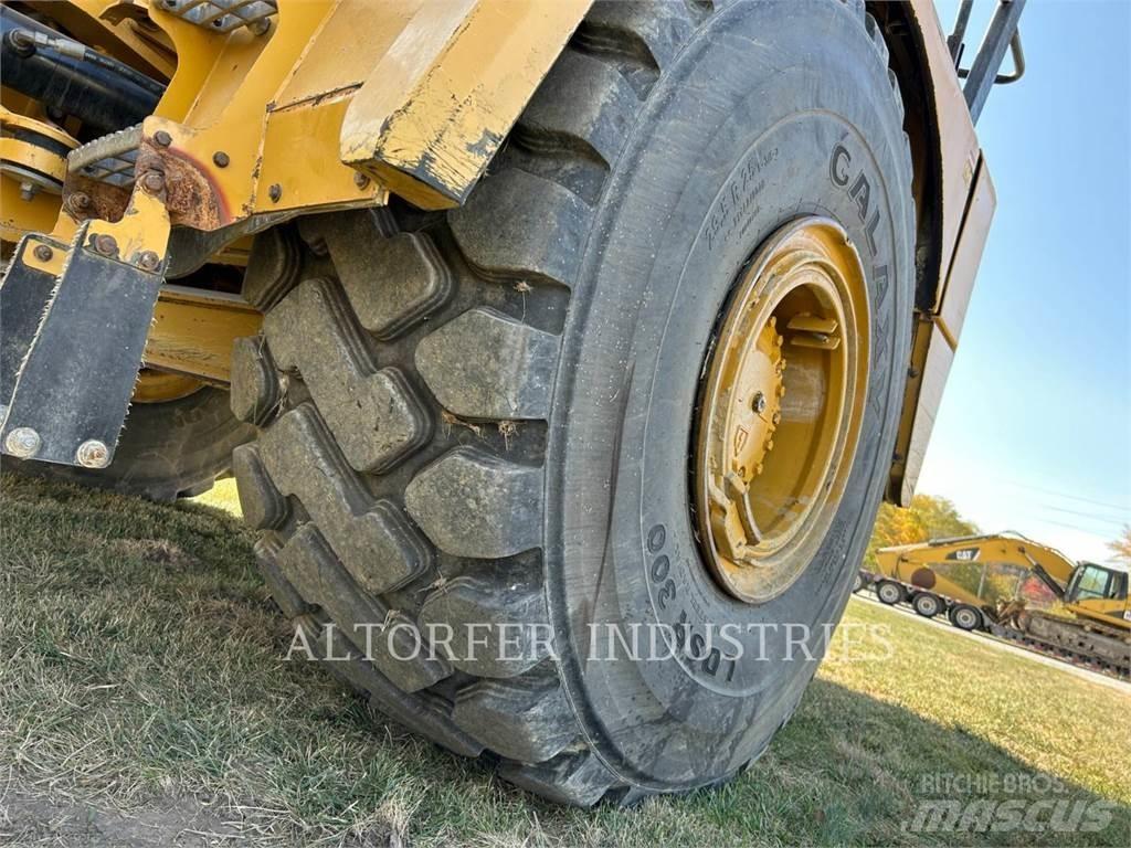 CAT 745C Шарнирно-сочленённые самосвалы