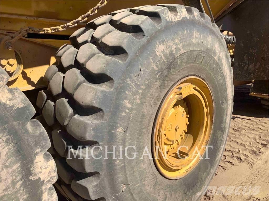 CAT 745C T Шарнирно-сочленённые самосвалы