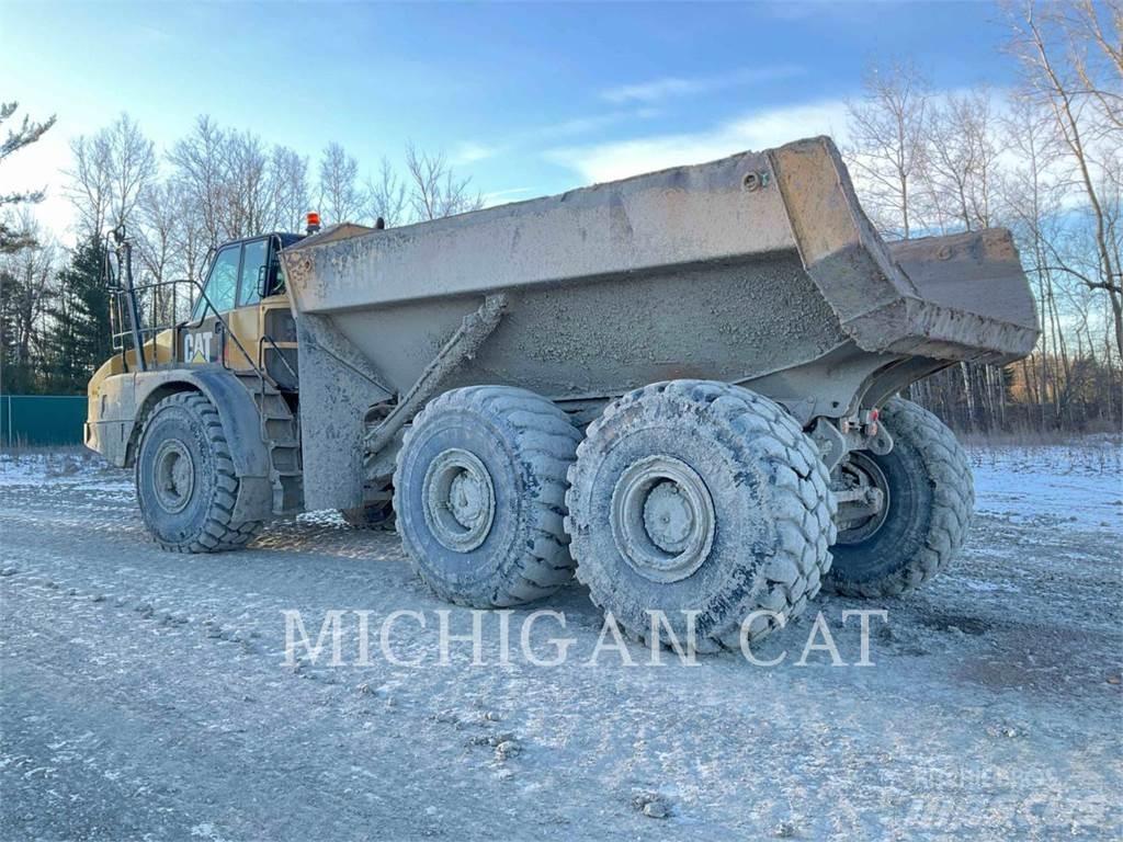 CAT 745C T Шарнирно-сочленённые самосвалы