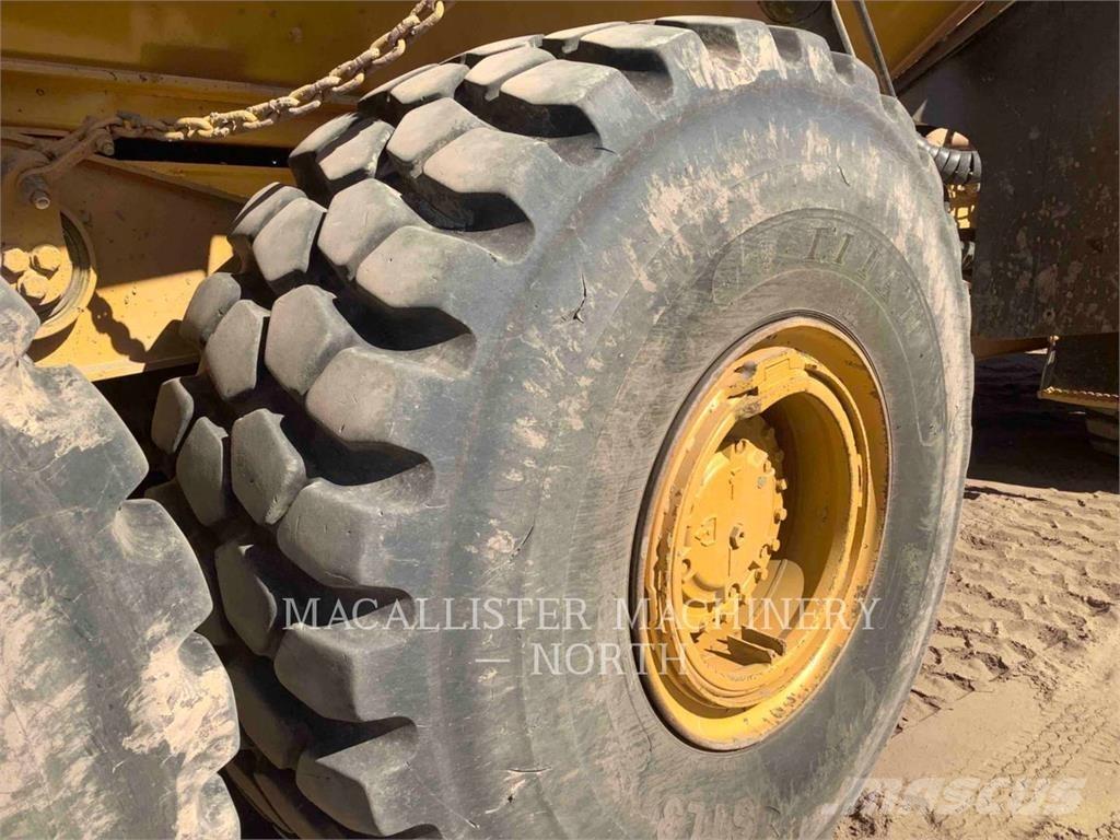 CAT 745C T Шарнирно-сочленённые самосвалы
