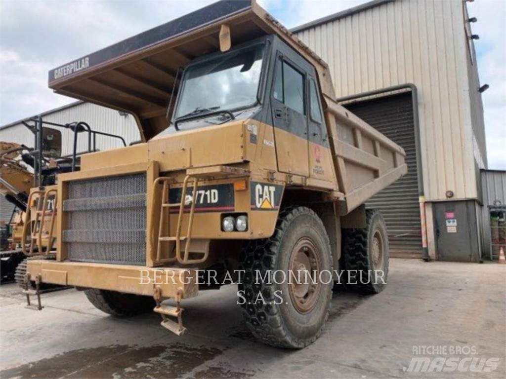 CAT 771D Шарнирно-сочленённые самосвалы