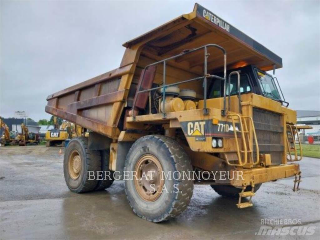 CAT 771D Шарнирно-сочленённые самосвалы