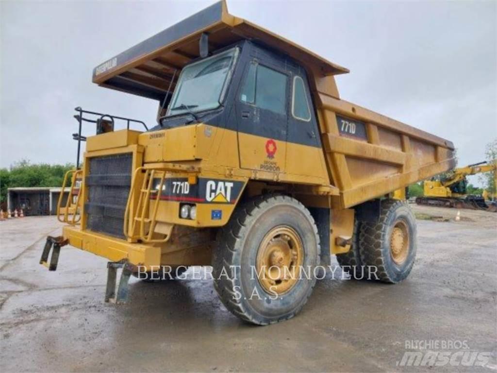 CAT 771D Шарнирно-сочленённые самосвалы