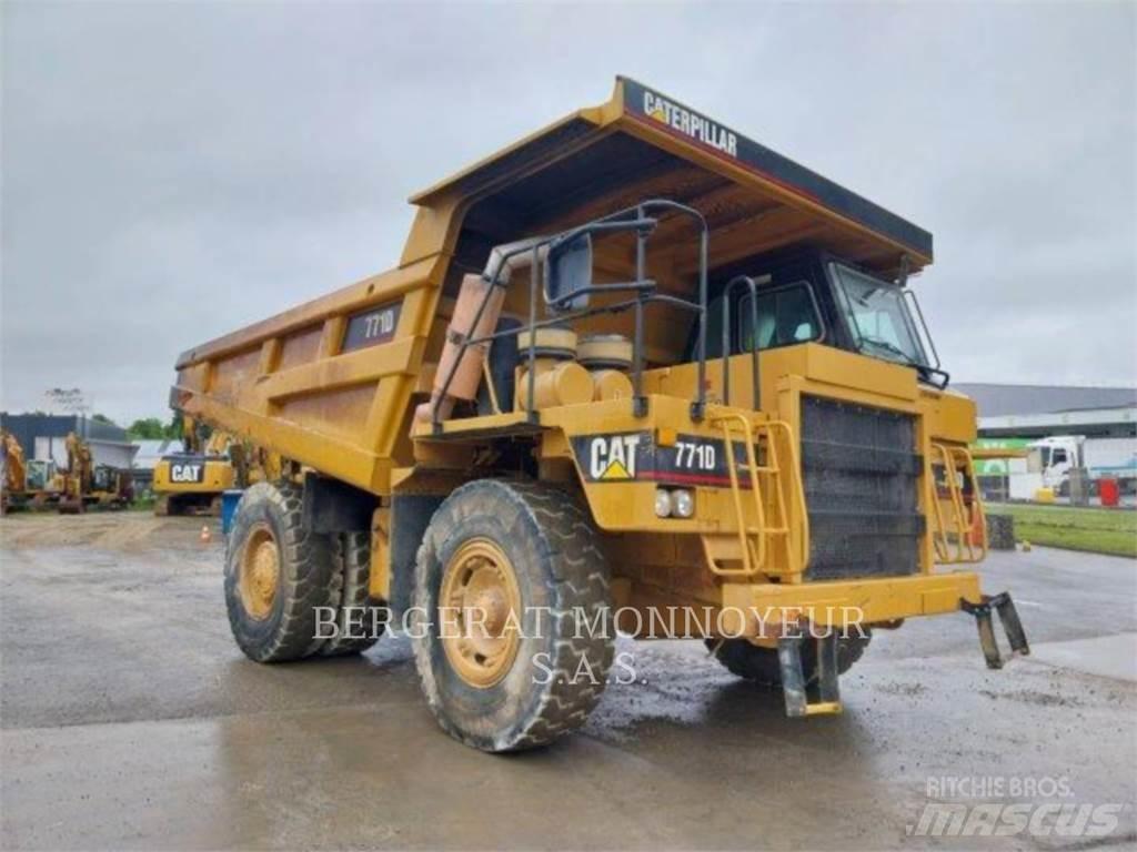 CAT 771D Шарнирно-сочленённые самосвалы